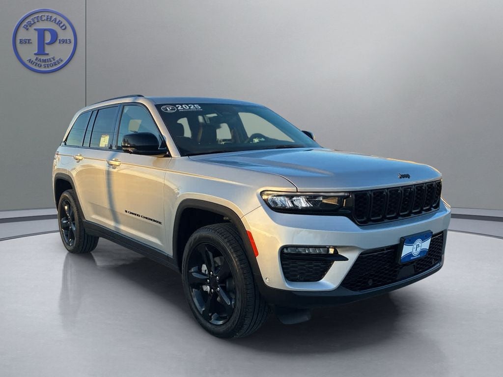 2025 Jeep Grand Cherokee GRAND CHEROKEE LIMITED 4X4 in Silver Zynith Exterior Paint — front three-quarter view