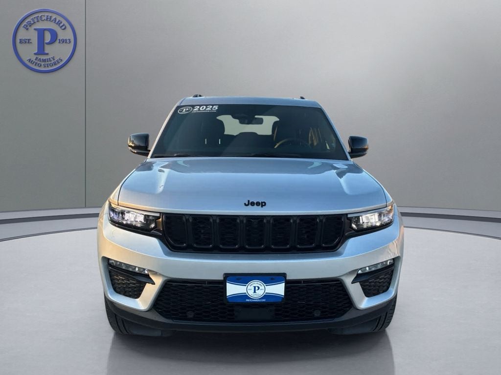 2025 Jeep Grand Cherokee — side profile view
